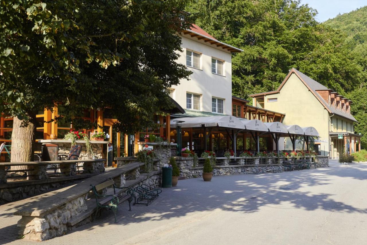 Hotel Skalni Mlyn บลันสโก ภายนอก รูปภาพ